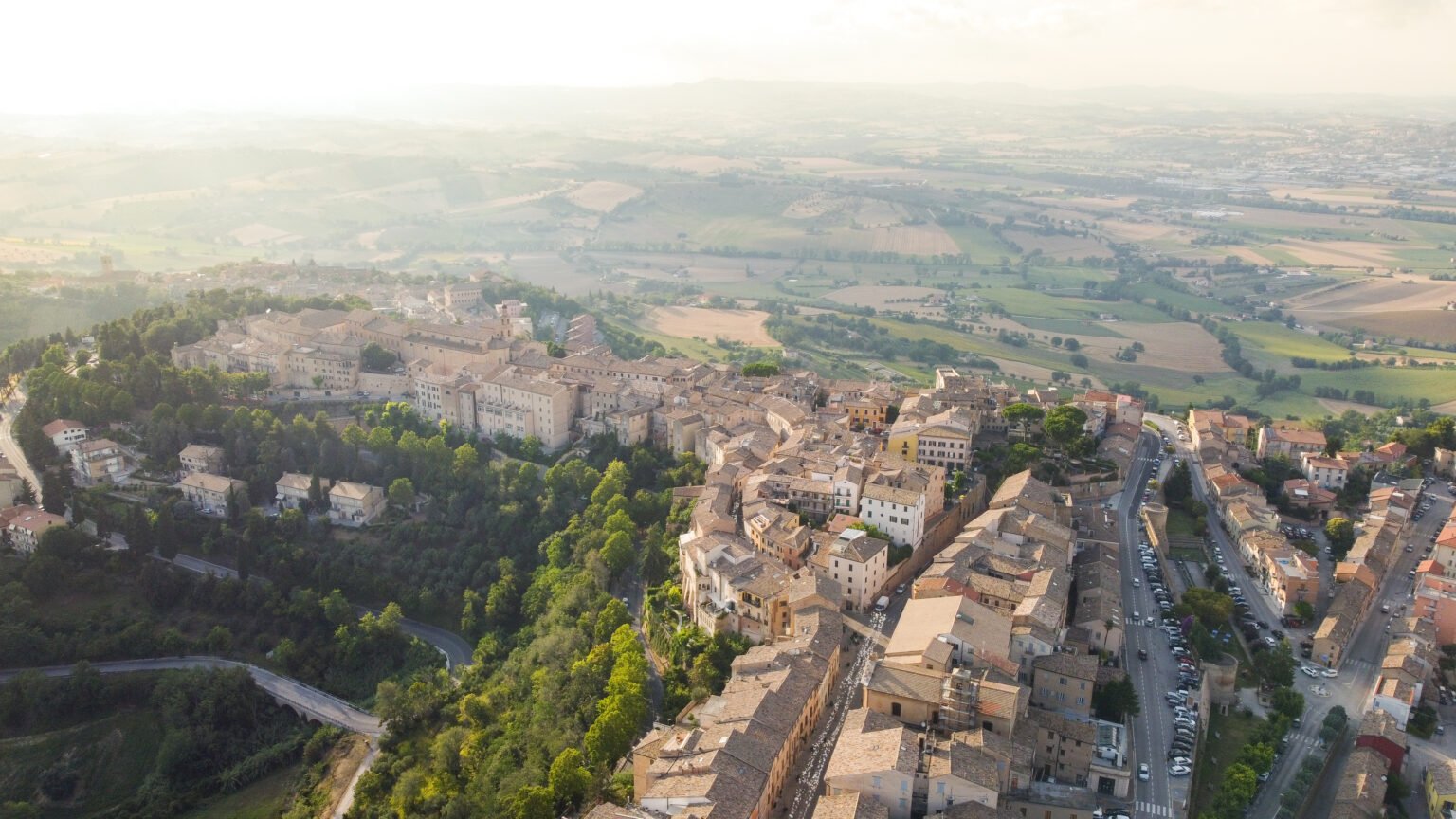 Drohnenbild Ortschaft auf dem Land